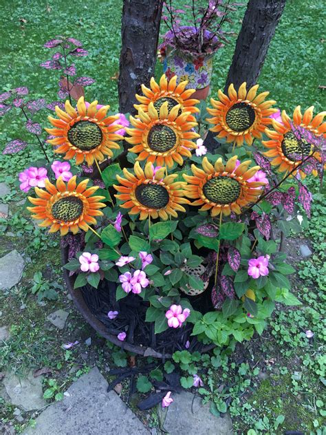 8 Metal Sunflowers,Garden Art,Flower Garden Stake,Sunflower Garden Stake, Flower, Metal garden ...
