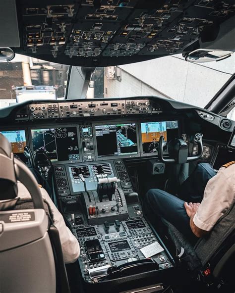 Boeing 787 Dreamliner cockpit : r/aviation