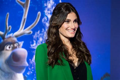 Idina Menzel - "Frozen 2" Photocall in Toronto • CelebMafia