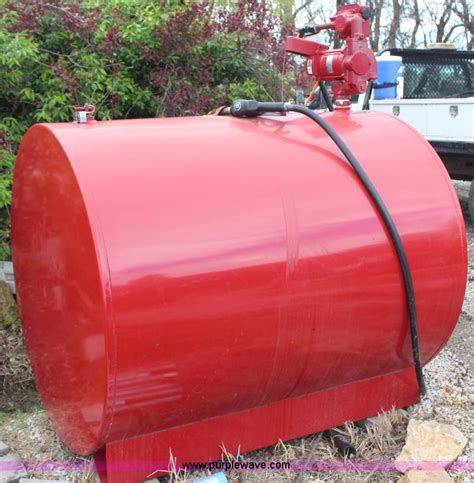 500 gallon fuel tank in Gardner, KS | Item H6107 sold | Purple Wave