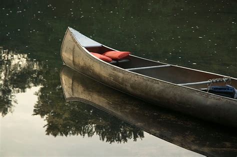 Easy Steps on How to Clean an Aluminum Canoe in 3 Ways!