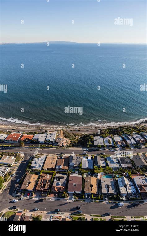 Aerial of Pacific Palisades beach houses in Los Angeles California Stock Photo - Alamy