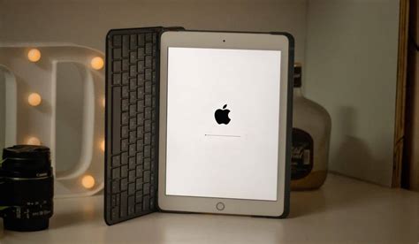 IPad Stuck On White Screen With Logo? Here’s How To Fix It - The Gadget ...