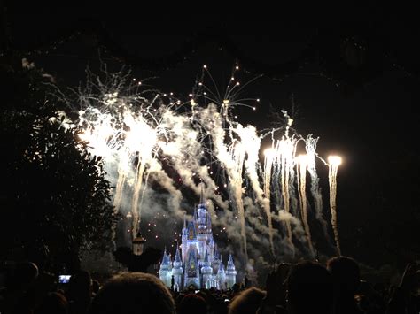 Holiday Fireworks at the Magic Kingdom! | Magic kingdom, Disney shares, Fireworks