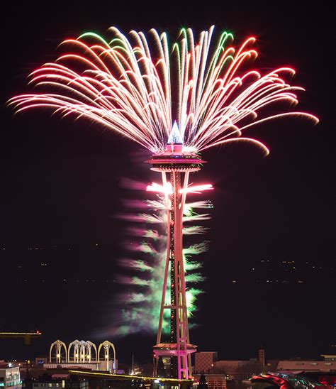 Seattle New Year's Fireworks from the Space Needle - Equal Motion