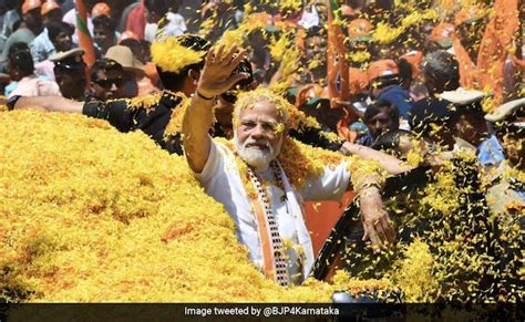 PM Modi Karnataka Rally: "Congress Digging Modi's Grave, I'm Busy Building Roads": PM In Karnataka