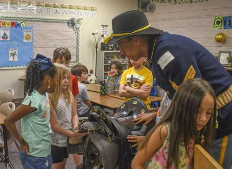 Meadows Elementary Career Day Highlights Military Careers – Fort Hood Press Center