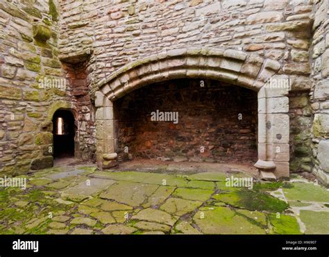 Castle ruins interior of scotland hi-res stock photography and images - Alamy