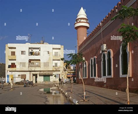 mosque and residential building in Benghazi, Libya Stock Photo - Alamy