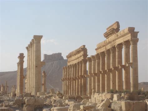 File:Roman ruins, Palmyra, Syria.jpg - Wikimedia Commons