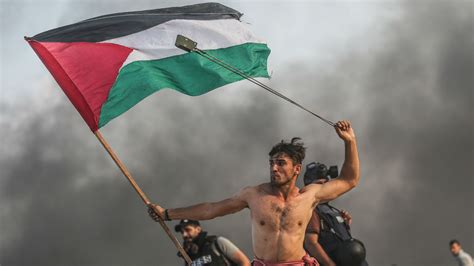 Palestinian protester in iconic Gaza photo wounded by Israel