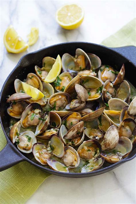 Garlic Butter Sauteed Clams | Easy Delicious Recipes