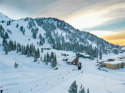 9 Best Things To Do On A Ski Trip To Alta Utah [Complete Guide]