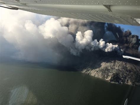 First known eruption of Kadovar volcano in Papua New Guinea prompts ...