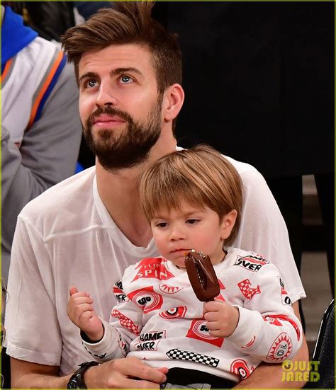 Shakira & Gerard Pique Bring Their Kids to Christmas Day Basketball Game!: Photo 4004715 | 2017 ...