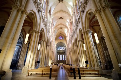 Cathédrale Saint-Jean-Baptiste in Lyon - Visit a Historic Roman ...