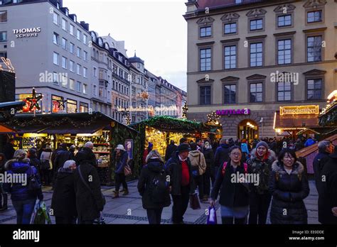 Weihnachtsmarkt in München, Bayern, Deutschland, Christmas market in ...