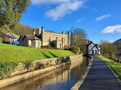 A fairytale place on the Llangollen Canal! Enjoy a quick read about my first steps into canal ...