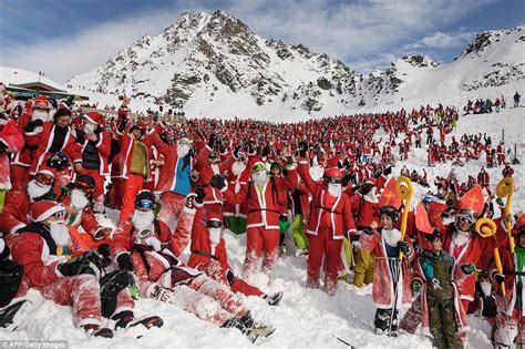 Christmas in Alps sees 2,600 Santas gather for skiing fun | Daily Mail Online