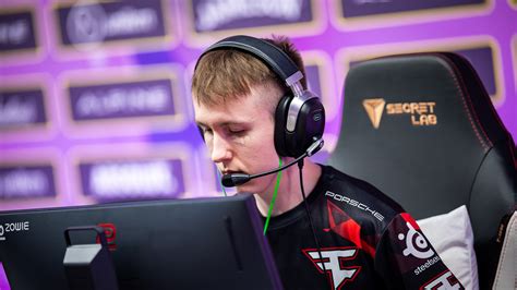 Ropz's settings, crosshair, and viewmodel for CS2