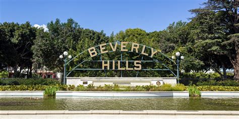 In Beverly Hills, where do famous Celebrities live?