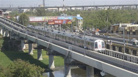 Man dies by suicide at Noida's Blue Line metro station - Hindustan Times