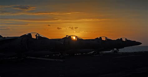 File:US Navy 071228-N-4774B-014 The rising sun shines through the cockpit of an AV-8B Harrier II ...