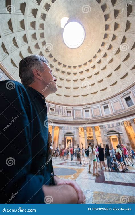 Inside the Pantheon, Rome, Italy. Majestic Pantheon Stock Photo - Image of italy, amphitheater ...