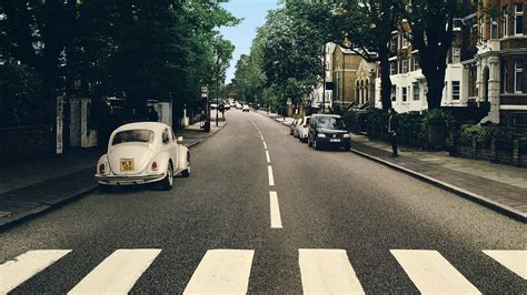 Volkswagen recrea la portada del álbum 'Abbey Road' de The Beatles