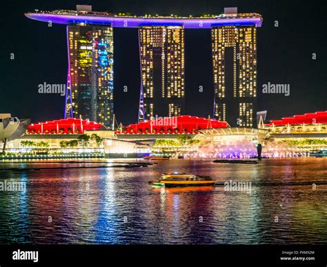 Marina bay sands exterior Banque de photographies et d’images à haute résolution - Alamy