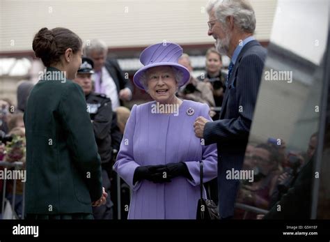 Diamond Jubilee statue Stock Photo - Alamy