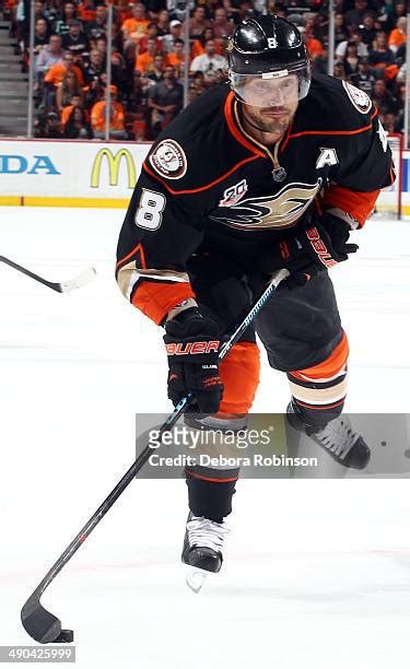 667 Teemu Selanne Stanley Cup Photos & High Res Pictures - Getty Images