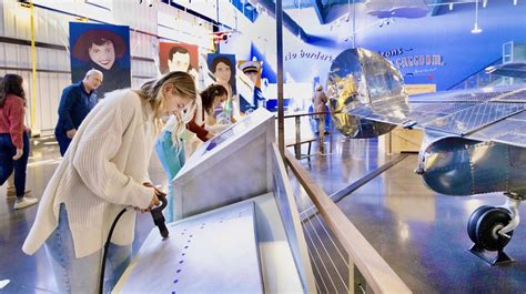 Hamburger flight to Amelia Earhart Airport makes history interactive - AOPA