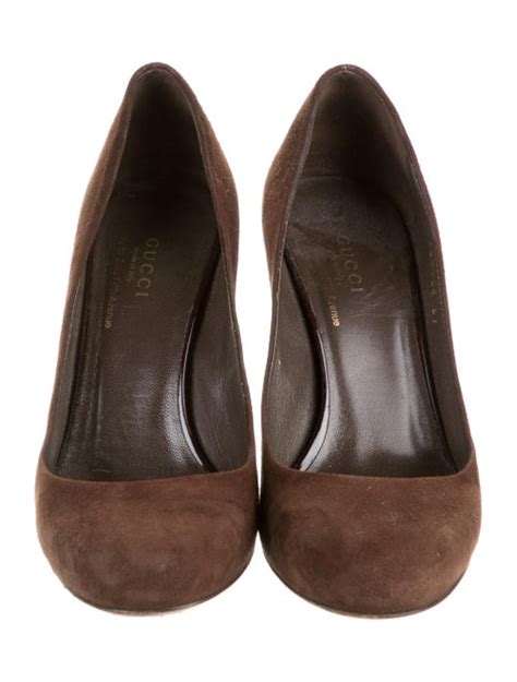 Gucci x Saks Fifth Avenue Suede Round-Toe Pumps - Shoes - GUC434209 | The RealReal