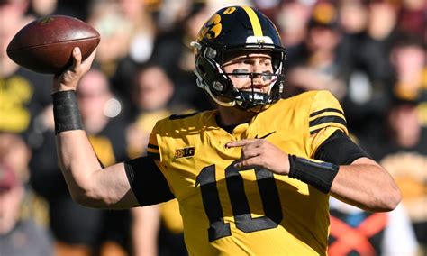 Iowa Football: Hawkeyes still have ‘clear’ No. 1 QB in Deacon Hill