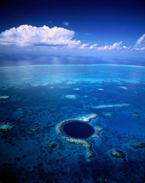 The Great Blue Hole in Belize Is One of the World's Most Gorgeous Mysteries | Great blue hole ...