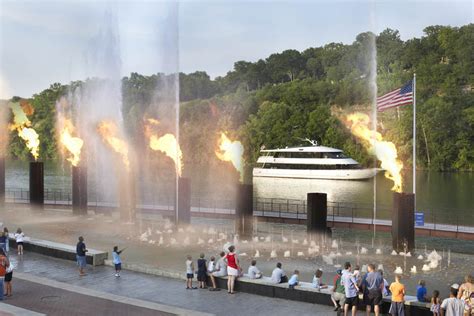 The Branson Landing Fountain Show | Main Street Marina