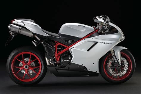 Ducati 848 Evo (2010-2012) Review | Speed, Specs & Prices