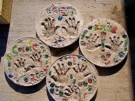 Cement Stepping Stones | Stepping stones diy, Stepping stones, Garden stepping stones