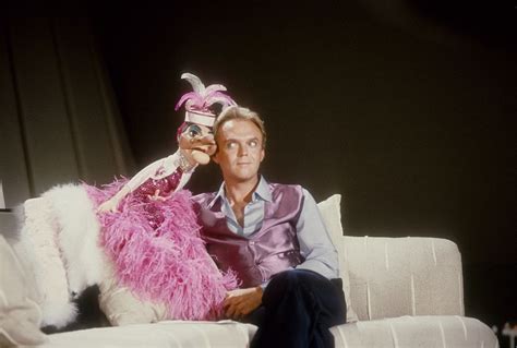 LOS ANGELES - CIRCA 1980: Puppeteer Wayland Flowers and his puppet ...