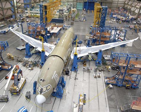 Boeing's composite 787 fuselage being assembled in Everett, Washington ...