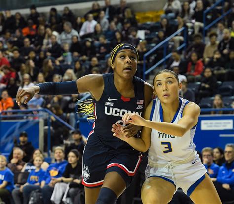 UConn women's basketball rolls to win at Aaliyah Edwards' homecoming