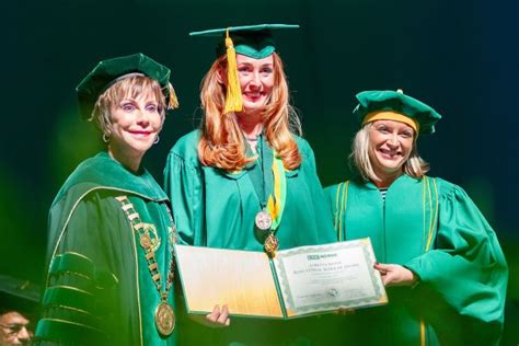 Students celebrate milestones at 2019 USF Health Commencement Ceremony ...