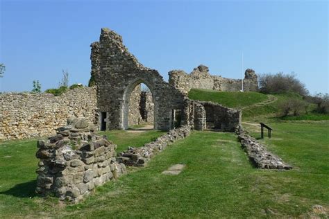 Hasting Castle ruins - in 1066 this is where William the Conqueror ...