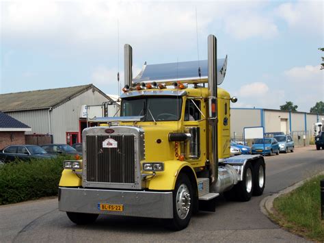 File:Peterbilt 359 Classic (1977) pic1.JPG