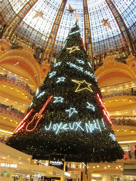 Christmas tree in Galeries Lafayette, Boulevard Haussmann, Paris