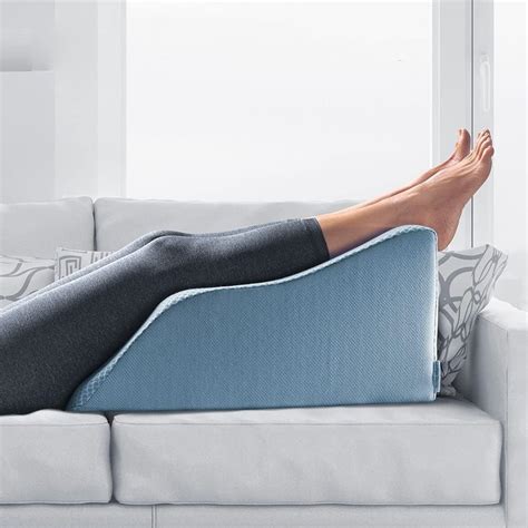 Amazon.com: Lounge Doctor Elevating Leg Rest Pillow Wedge Foam w Light ...