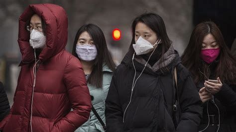 Smog So Thick, Beijing Comes to a Standstill - The New York Times