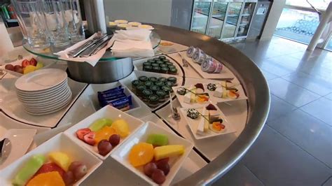 Wow - Have a look at this nice Emirates Business Lounge at Cape Town ...