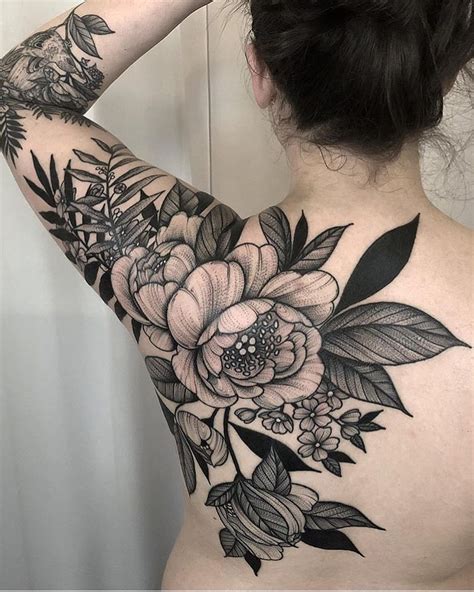 Floral blackwork #beautytatoos | Black flowers tattoo, Beautiful flower ...